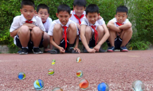 play glass marble